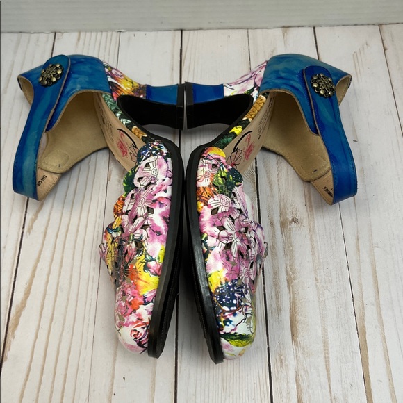L’ARTISTE heels.Watercolor floral. 2.5” heel. Adjustable strap.Like new. Size 38 - Picture 5 of 12